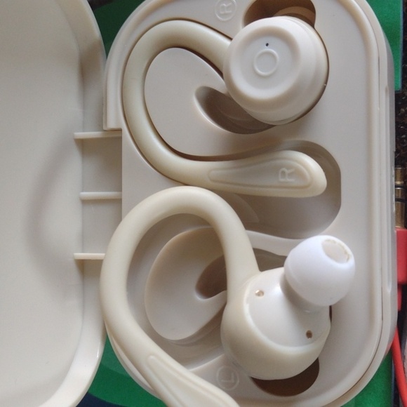 Bass Jazz EP0679 Cream Wireless Earbuds with Charging Case NWOT - Picture 2 of 2